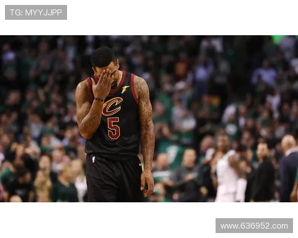 詹姆斯摊手不满布朗尼防守失误